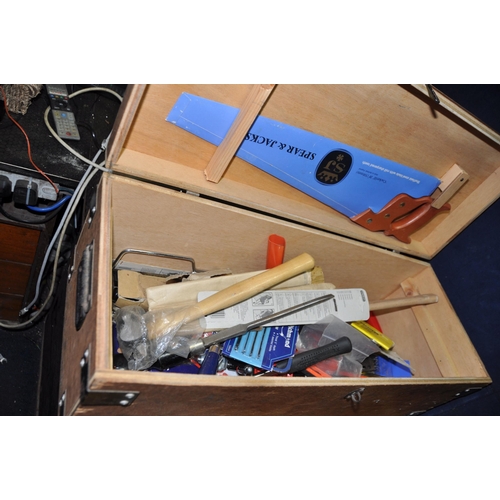 1078 - TWO TOOLBOXES AND A SAW TABLE CONTAINING TOOLS including Sandvik Quick clamps, a new Stanley brace, ... 