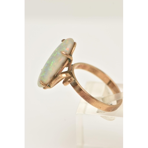 52 - AN OPAL RING, designed as an oval opal cabochon in a four claw setting to the twist design shoulders... 