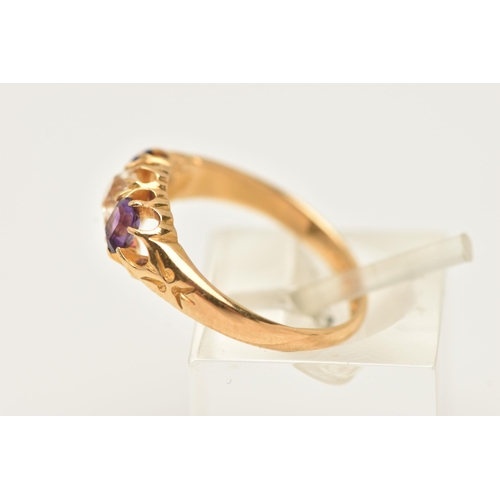 54 - AN 18CT GOLD AMETHYST AND PASTE RING, set with a cushion cut colourless paste, flanked with two rect... 