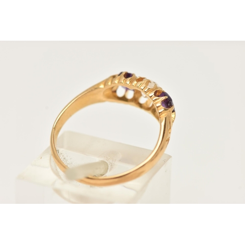 54 - AN 18CT GOLD AMETHYST AND PASTE RING, set with a cushion cut colourless paste, flanked with two rect... 