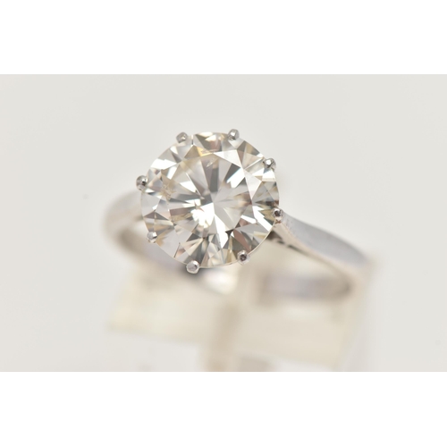 7 - A DIAMOND SINGLE STONE RING, set with a round brilliant cut diamond, within an eight claw setting, t... 