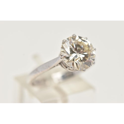 7 - A DIAMOND SINGLE STONE RING, set with a round brilliant cut diamond, within an eight claw setting, t... 