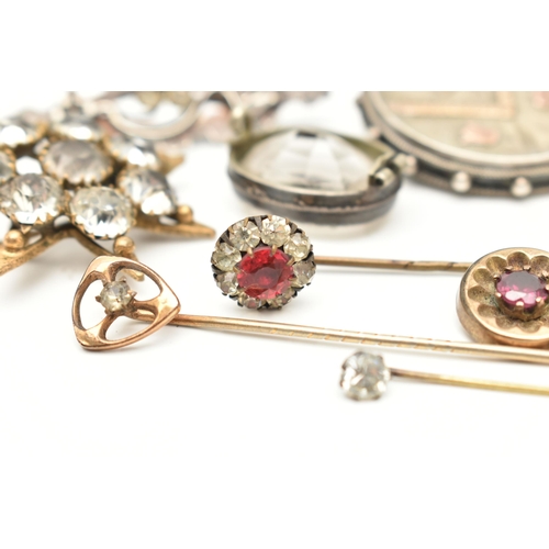 71 - A COLLECTION OF LATE 19TH CENTURY AND EARLY 20TH CENTURY COSTUME JEWELLERY, to include a rock crysta... 