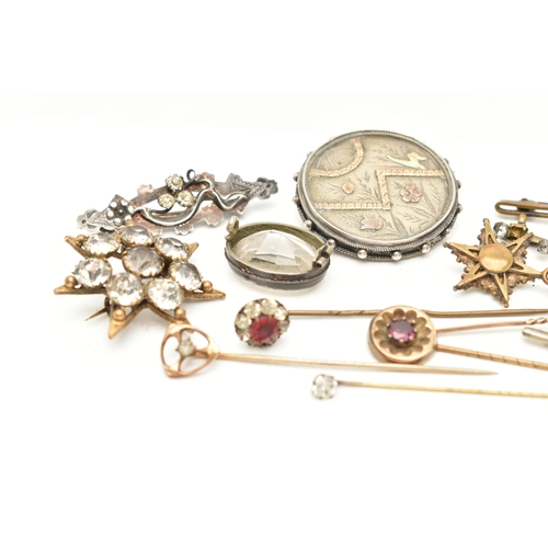 71 - A COLLECTION OF LATE 19TH CENTURY AND EARLY 20TH CENTURY COSTUME JEWELLERY, to include a rock crysta... 