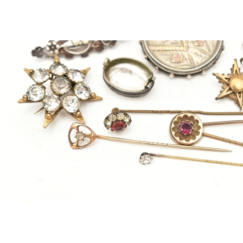 71 - A COLLECTION OF LATE 19TH CENTURY AND EARLY 20TH CENTURY COSTUME JEWELLERY, to include a rock crysta... 