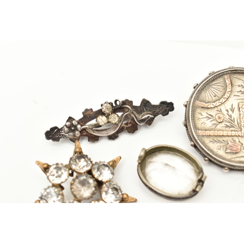 71 - A COLLECTION OF LATE 19TH CENTURY AND EARLY 20TH CENTURY COSTUME JEWELLERY, to include a rock crysta... 