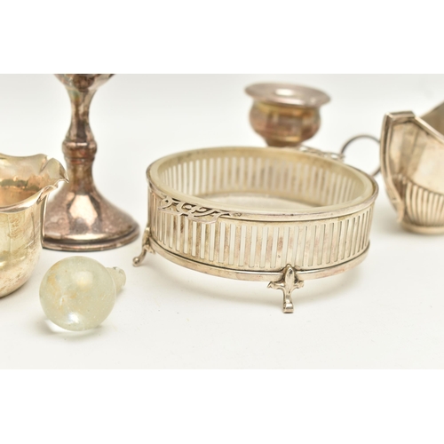 118 - A SELECTION OF MAINLY EARLY 20TH CENTURY SILVERWARE, to include a silver chamberstick, a small silve... 