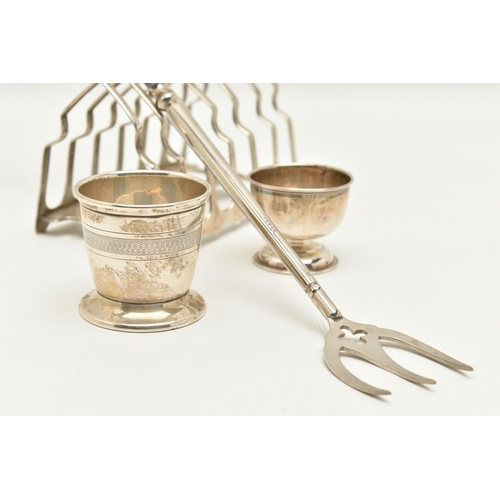 121 - A SELECTION OF SILVERWARE, to include a late Victorian silver handled toasting fork, an Edwardian si... 