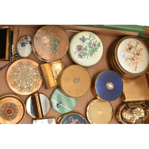 135 - A LARGE SELECTION OF COMPACTS ETC., to include 6 trinket boxes, a Stratton lipstick holder and mirro... 