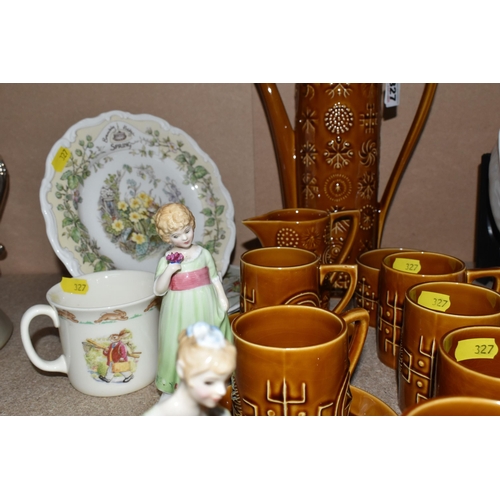 327 - A PORTMEIRION 'TOTEM' PATTERN COFFEE SET, ROYAL DOULTON 'BRAMBLY HEDGE' PLATES AND FIGURINES, compri... 