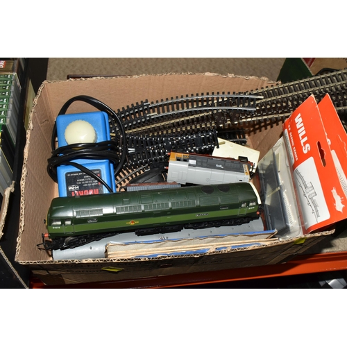 331 - A QUANTITY OF RAILWAY RELATED ITEMS, to include a small quantity of unboxed OO gauge model railway i... 