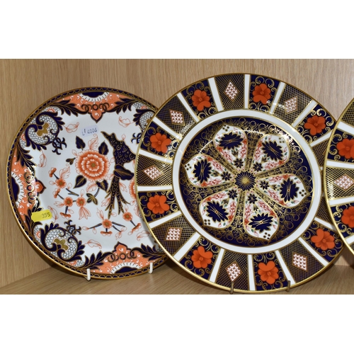 355 - TWO ROYAL CROWN DERBY CABINET PLATES AND TWO SOUP BOWLS, comprising two Imari 1128 pattern plates, d... 