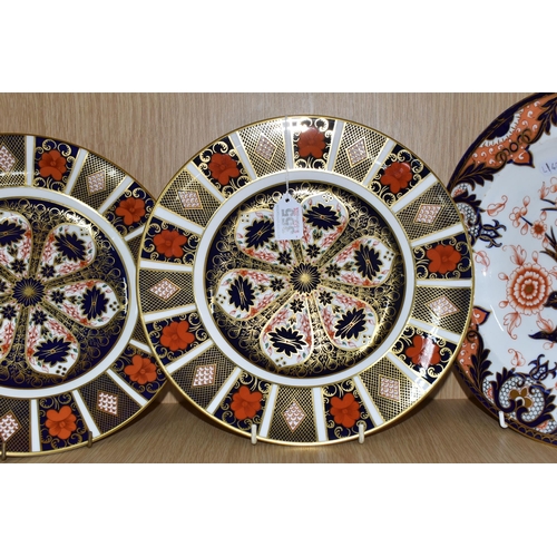 355 - TWO ROYAL CROWN DERBY CABINET PLATES AND TWO SOUP BOWLS, comprising two Imari 1128 pattern plates, d... 