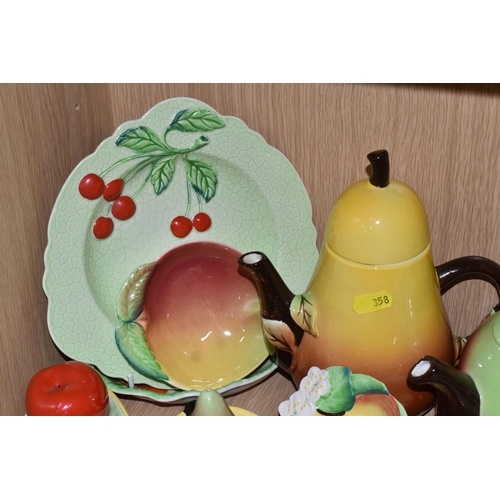 358 - A QUANTITY OF CARLTON WARE SALAD AND FRUIT WARES, over twenty pieces to include fruit themed teapot,... 