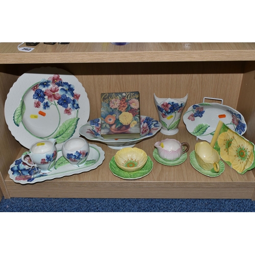 364 - A COLLECTION OF CARLTON WARE FLORAL THEMED CERAMICS, comprising Australian 'Blue Hydrangea' design w... 