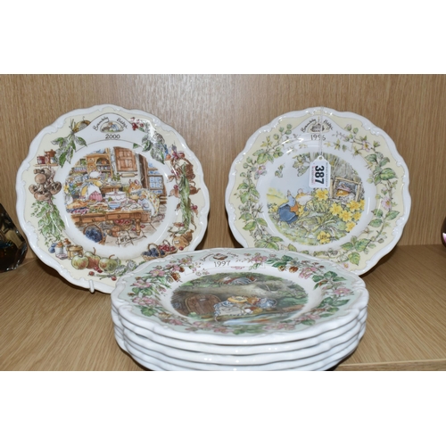 387 - EIGHT ROYAL DOULTON BRAMBLY HEDGE YEAR PLATES, comprising 1996, 1997, 1998, 1999, 2000, 2001, 2002 a... 