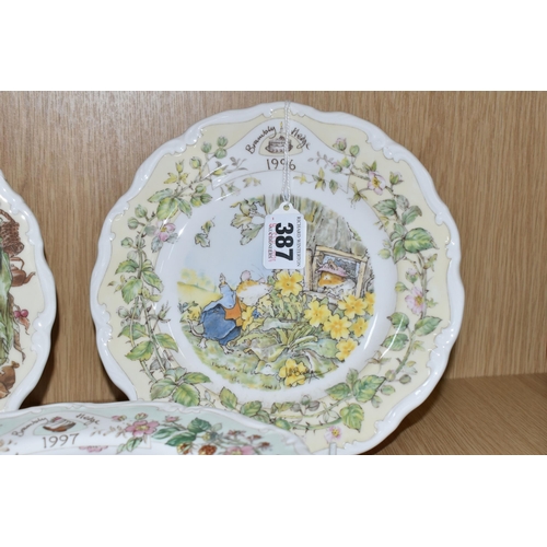 387 - EIGHT ROYAL DOULTON BRAMBLY HEDGE YEAR PLATES, comprising 1996, 1997, 1998, 1999, 2000, 2001, 2002 a... 