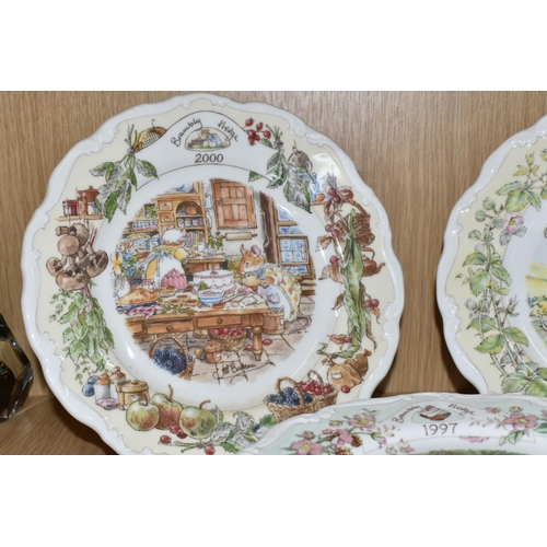 387 - EIGHT ROYAL DOULTON BRAMBLY HEDGE YEAR PLATES, comprising 1996, 1997, 1998, 1999, 2000, 2001, 2002 a... 