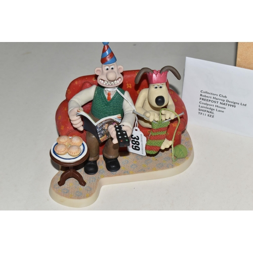 389 - A BOXED ROBERT HARROP DESIGNS 'THE RADIO TIMES CHRISTMAS EDITION' WALLACE AND GROMIT FIGURE GROUP, W... 