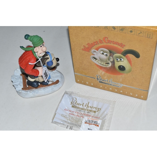 390 - A BOXED ROBERT HARROP DESIGNS 'A GRAND SLEIGH OUT' WALLACE AND GROMIT FIGURE GROUP, WGCS13, limited ... 