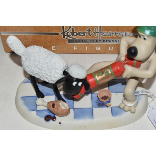 401 - A BOXED ROBERT HARROP DESIGNS 'A CHRISTMAS CRACKER' WALLACE AND GROMIT FIGURE GROUP, WGCS12, limited... 