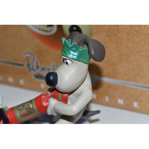 401 - A BOXED ROBERT HARROP DESIGNS 'A CHRISTMAS CRACKER' WALLACE AND GROMIT FIGURE GROUP, WGCS12, limited... 