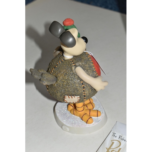 402 - A BOXED ROBERT HARROP DESIGNS 'GROMIT RED BREAST' WALLACE AND GROMIT FIGURE GROUP, WGCS14, limited e... 