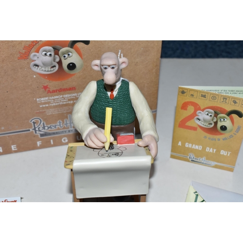 405 - A BOXED ROBERT HARROP 'WALLACE & GROMIT' LIMITED EDITION FIGURE, WG17 ' Wallace - We'll Go Where The... 