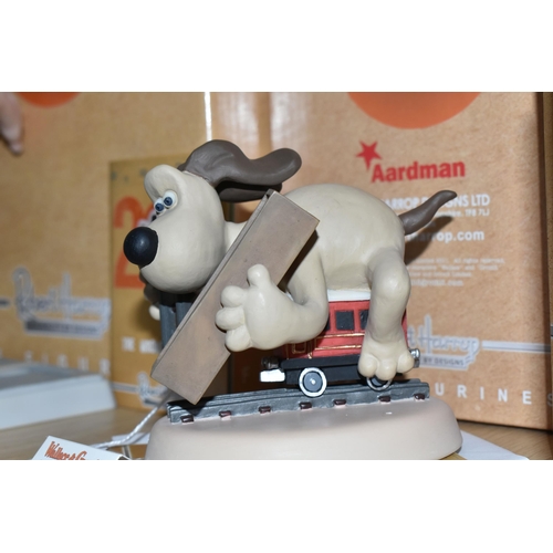 415 - FOUR BOXED ROBERT HARROP WALLACE & GROMIT 'THE WRONG TROUSERS' FIGURINES, comprising a limited editi... 