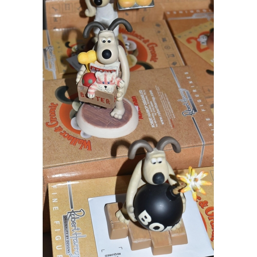 446 - SEVEN BOXED ROBERT HARROP DESIGNS WALLACE AND GROMIT FIGURES, from A Matter of Loaf & Death, compris... 