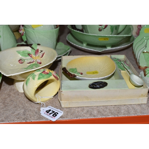 476 - A GROUP OF CARLTON WARE CABBAGE LEAF THEMED KITCHENWARE to include two toast racks, a preserve pot, ... 