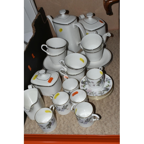 482 - A BOX AND LOOSE CERAMIC DINNER AND TEA WARES comprising six Royal Worcester June Garland coffee cups... 