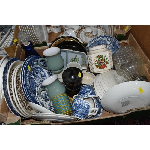 496 - SIX BOXES OF MIXED GLASSWARE AND CERAMICS to include two boxes of mostly clear glassware comprising ... 