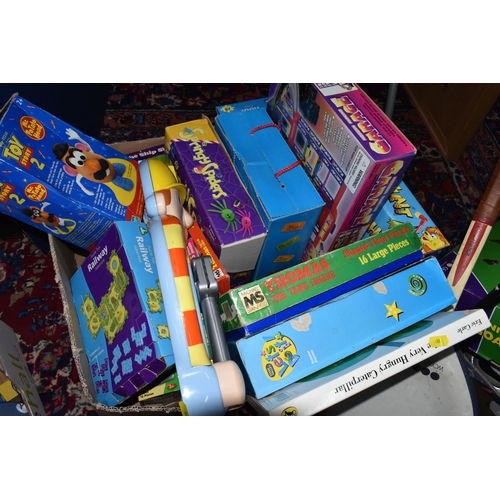 498 - TWO BOXES AND LOOSE OUTDOOR GAMES AND CHILDREN'S TOYS to include a box of assorted sports equipment ... 