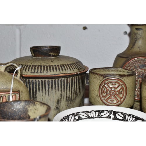 518 - A GROUP OF VINTAGE CERAMICS, comprising a Tremar pottery 'Rum' flask, a 'Gin' decanter (unmarked), a... 