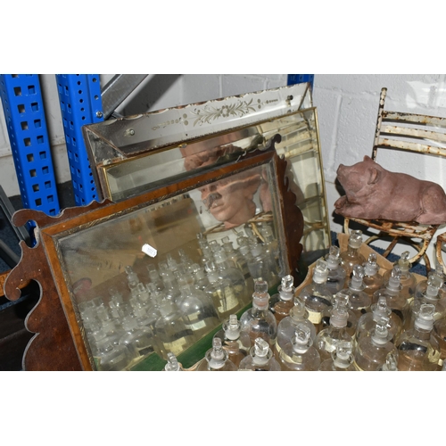 526 - A BOX AND LOOSE ANTIQUE APOTHECARY BOTTLES AND ORNAMENTAL ITEMS to include approximately forty antiq... 