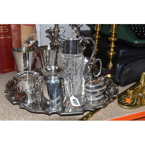 537 - A GROUP OF SILVERPLATE AND SUNDRIES, comprising a silver plated half pint tankard stamped Elkington ... 