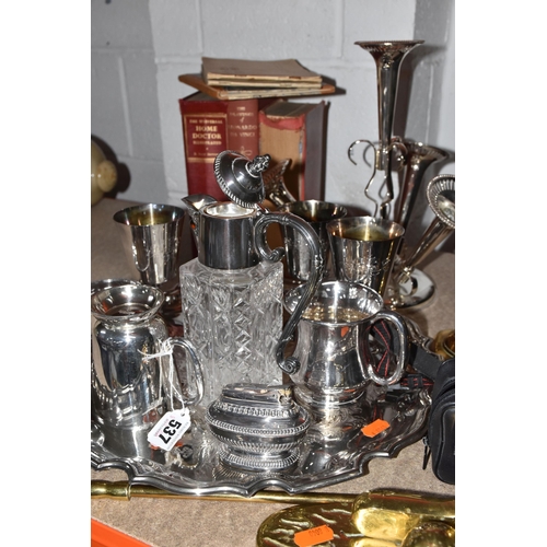 537 - A GROUP OF SILVERPLATE AND SUNDRIES, comprising a silver plated half pint tankard stamped Elkington ... 