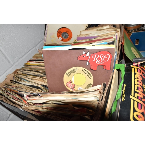 541 - ONE BOX AND ONE CASE OF SINGLE 45 RPM VINYL RECORDS, approximately three hundred records, artists in... 