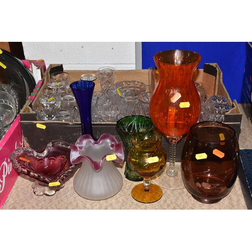 557 - FOUR BOXES AND LOOSE GLASSWARE, to include a large selection of drinks glasses, footed dessert bowls... 