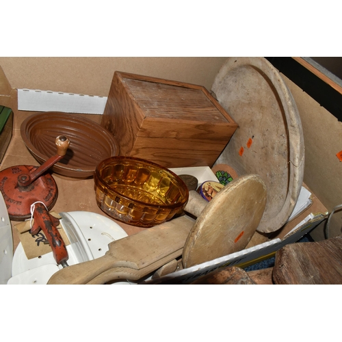 334 - A BOX AND LOOSE TREEN, KITCHENALIA, TRAPS AND SUNDRY ITEMS, to include four cast iron animal traps -... 