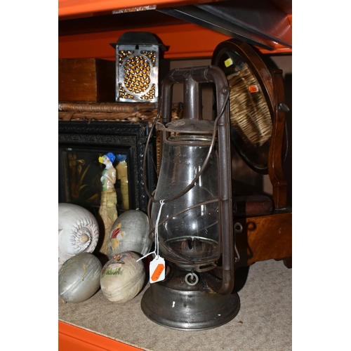 571 - A GROUP OF VINTAGE SUNDRIES, to include an American Dietz storm lantern, four hatpins with military ... 