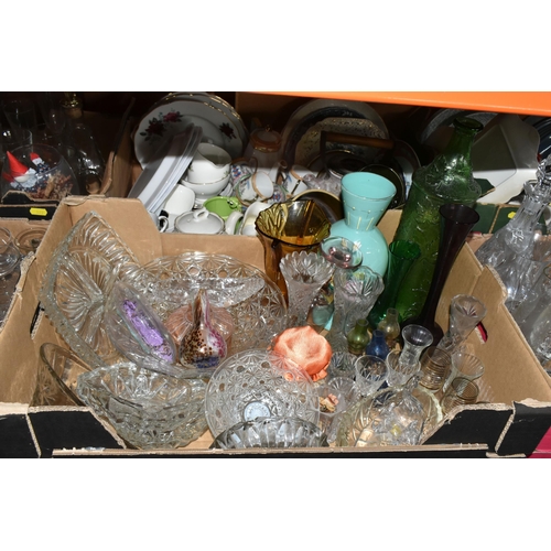 572 - SIX BOXES AND LOOSE CERAMICS AND GLASS WARE, to include an Avondale Glass bud vase, height 10.5cm, a... 