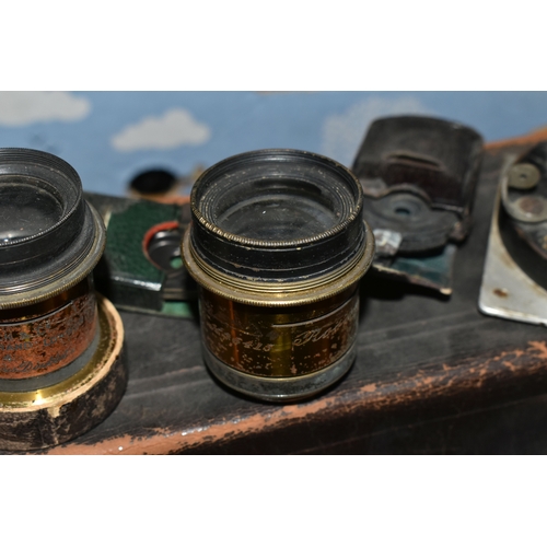 434 - A MAHOGANY QUARTER PLATE CAMERA BY W. WATSON AND SONS, with brass fittings, lens board but no lens, ... 