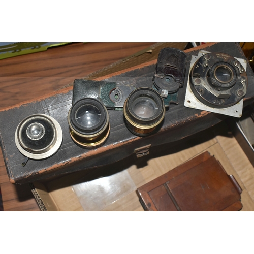 434 - A MAHOGANY QUARTER PLATE CAMERA BY W. WATSON AND SONS, with brass fittings, lens board but no lens, ... 