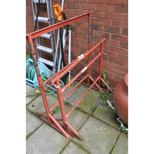 1007 - A PAIR OF STEEL BUILDERS TRESTLES with height adjustable top rails, maximum height 116cm minimum hei... 