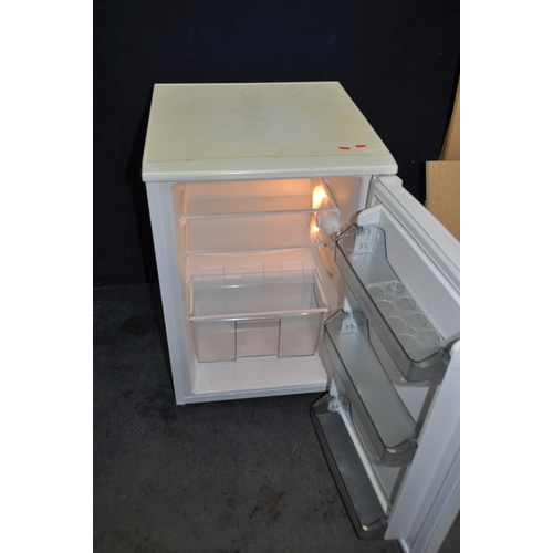 1076 - A SERVIS UNDER COUNTER FRIDGE width 55cm depth 57cm height 84cm and a Goodman's microwave (both PAT ... 