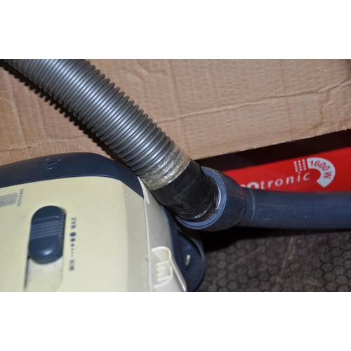 1083 - A ZANUSSI 4723A UPRIGHT VACUUM CLEANER and a The Boss vacuum cleaner (pipe taped) (both PAT pass and... 