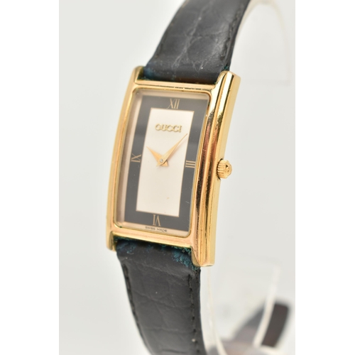 32 - A GENTS 'GUCCI' WRISTWATCH, quartz movement, rectangle dial, signed 'Gucci', Roman numerals at the t... 