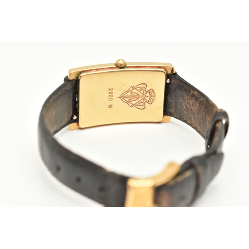 32 - A GENTS 'GUCCI' WRISTWATCH, quartz movement, rectangle dial, signed 'Gucci', Roman numerals at the t... 